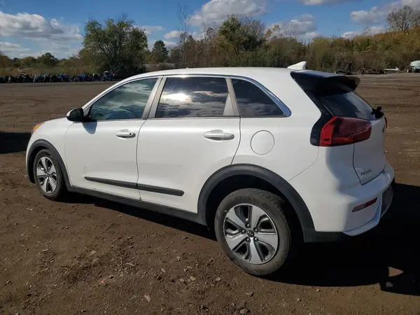 KNDCB3LC8J5126593 2018 KIA NIRO - Image 2