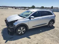 KNDCB3LC8J5127274 2018 KIA NIRO
