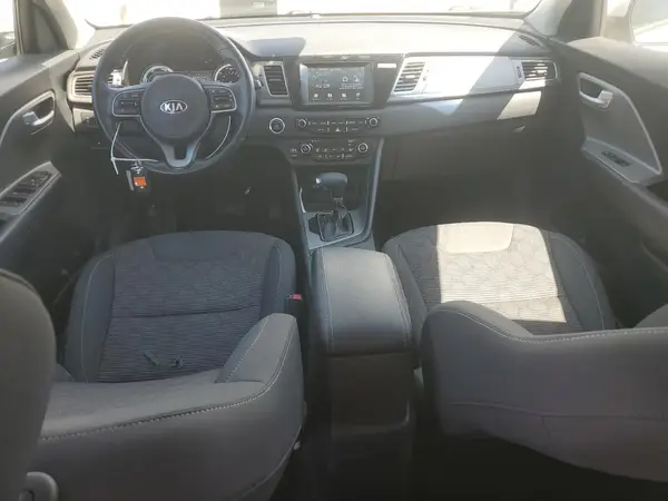 KNDCB3LC8J5127274 2018 KIA NIRO - Image 8