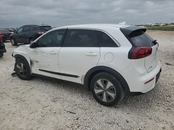 KNDCB3LC8J5127727 2018 KIA NIRO - Image 2
