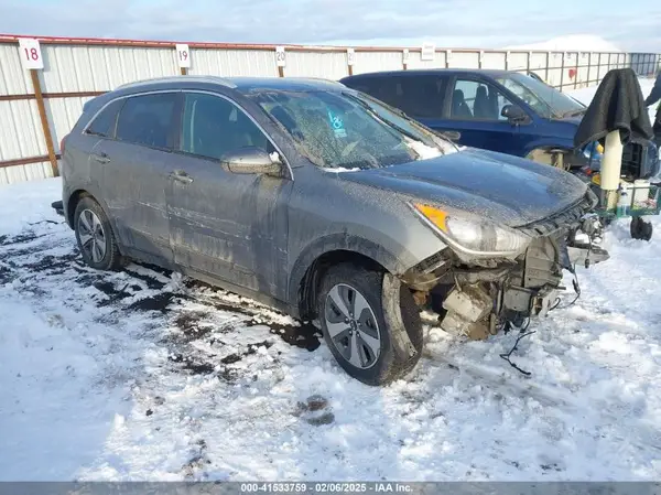 KNDCB3LC8J5132670 2018 KIA NIRO - Image 1