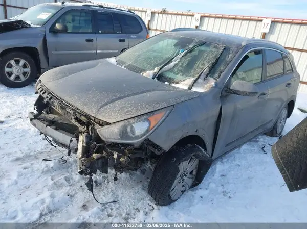 KNDCB3LC8J5132670 2018 KIA NIRO - Image 2