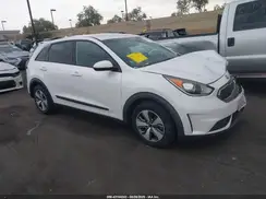 KNDCB3LC8J5135231 2018 KIA NIRO