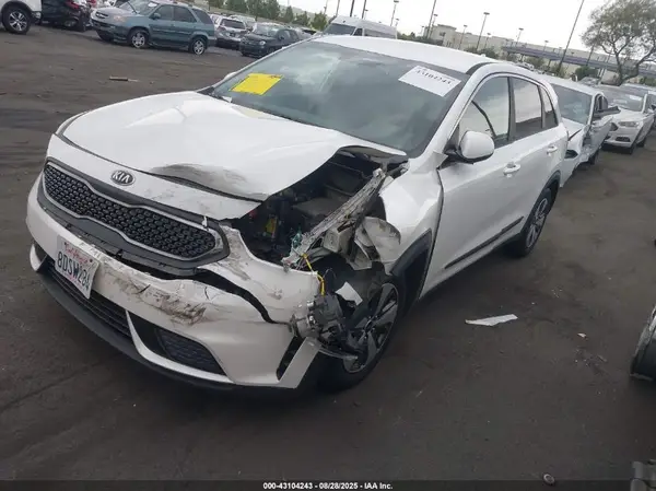 KNDCB3LC8J5135231 2018 KIA NIRO - Image 2