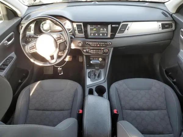 KNDCB3LC8J5138484 2018 KIA NIRO - Image 8