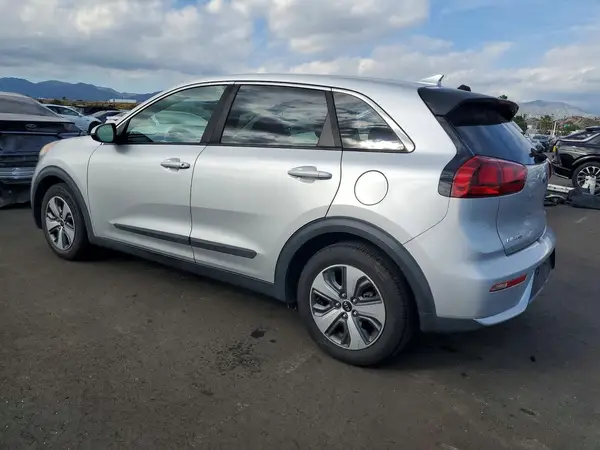 KNDCB3LC8J5143958 2018 KIA NIRO - Image 2