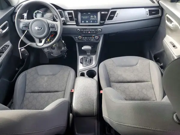 KNDCB3LC8J5143958 2018 KIA NIRO - Image 8