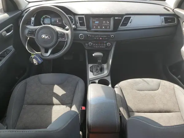 KNDCB3LC8J5150649 2018 KIA NIRO - Image 8