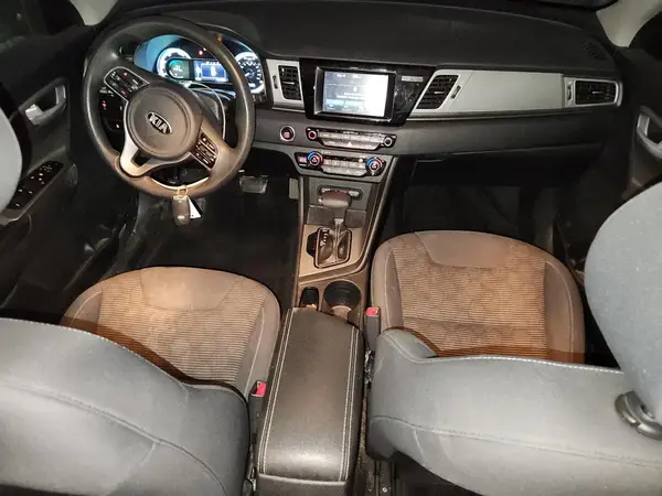 KNDCB3LC8J5150652 2018 KIA NIRO - Image 8