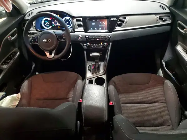 KNDCB3LC8J5152210 2018 KIA NIRO - Image 8