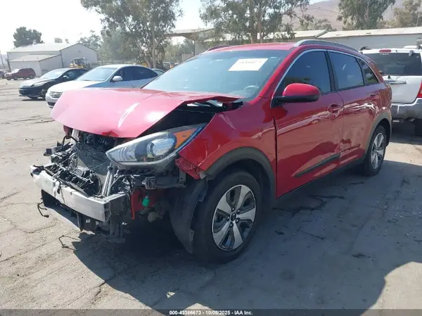 KNDCB3LC8J5153907 2018 KIA NIRO - Image 2