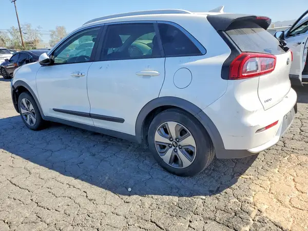 KNDCB3LC8J5155625 2018 KIA NIRO - Image 2