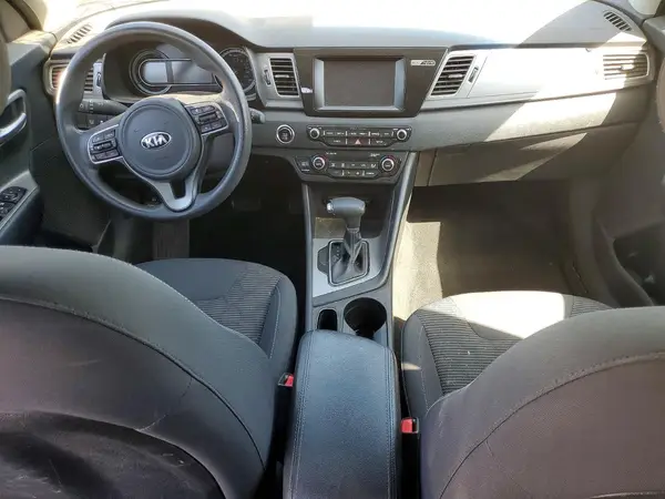 KNDCB3LC8J5155625 2018 KIA NIRO - Image 8