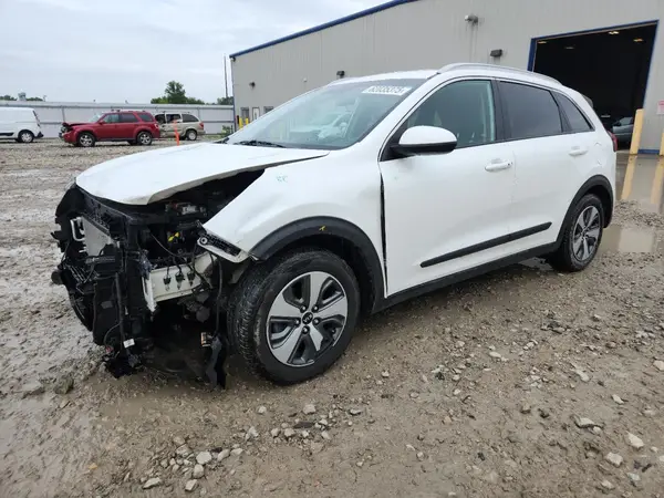 KNDCB3LC8J5156158 2018 KIA NIRO - Image 1