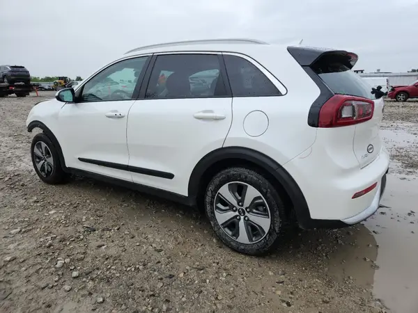 KNDCB3LC8J5156158 2018 KIA NIRO - Image 2
