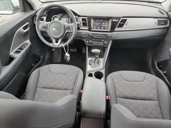 KNDCB3LC8J5156158 2018 KIA NIRO - Image 8