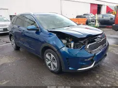 KNDCB3LC8J5157584 2018 KIA NIRO