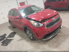 KNDCB3LC8J5177284 2018 KIA NIRO