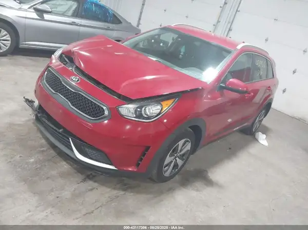 KNDCB3LC8J5177284 2018 KIA NIRO - Image 2