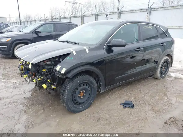 KNDCB3LC8J5201048 2018 KIA NIRO - Image 2