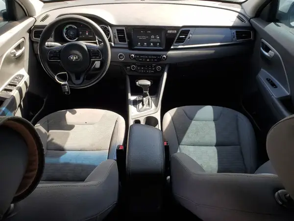KNDCB3LC8J5203835 2018 KIA NIRO - Image 8