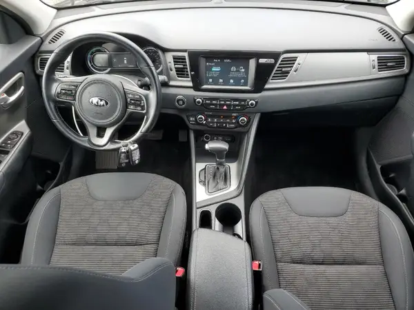 KNDCB3LC8J5204919 2018 KIA NIRO - Image 8