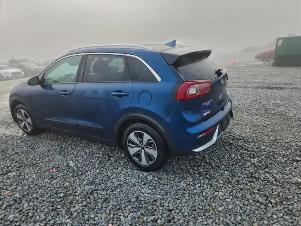 KNDCB3LC8J5207092 2018 KIA NIRO - Image 2