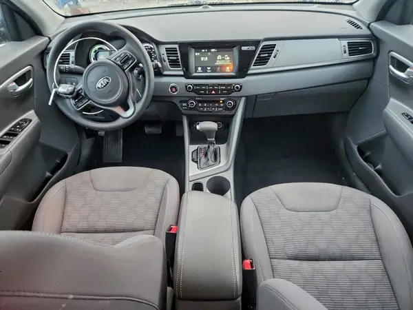 KNDCB3LC8J5207092 2018 KIA NIRO - Image 8