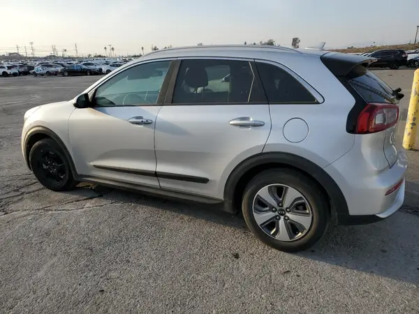 KNDCB3LC8J5207495 2018 KIA NIRO - Image 2