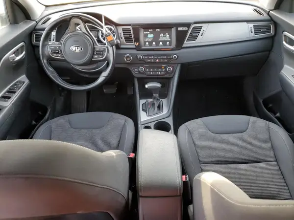 KNDCB3LC8J5207495 2018 KIA NIRO - Image 8
