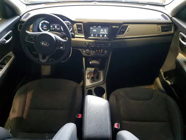 KNDCB3LC8J5210106 2018 KIA NIRO - Image 8