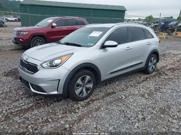 KNDCB3LC8J5211028 2018 KIA NIRO - Image 2