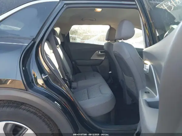 KNDCB3LC8J5211790 2018 KIA NIRO - Image 8