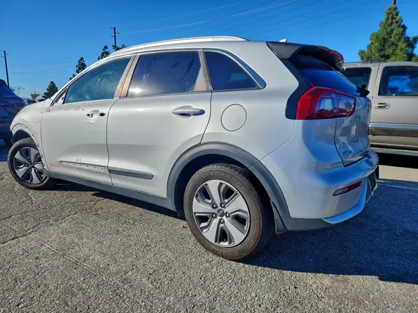 KNDCB3LC8J5212020 2018 KIA NIRO - Image 2