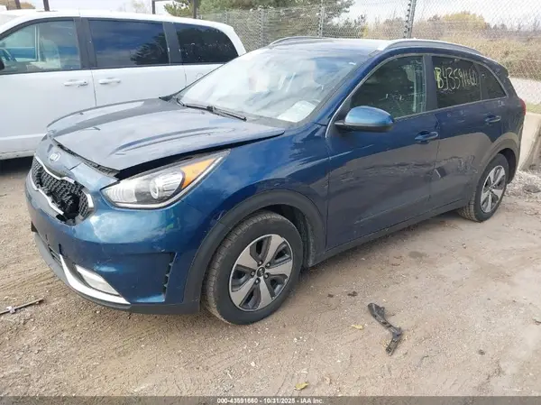 KNDCB3LC8J5212115 2018 KIA NIRO - Image 2