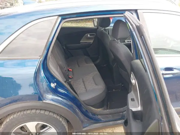 KNDCB3LC8J5212115 2018 KIA NIRO - Image 8