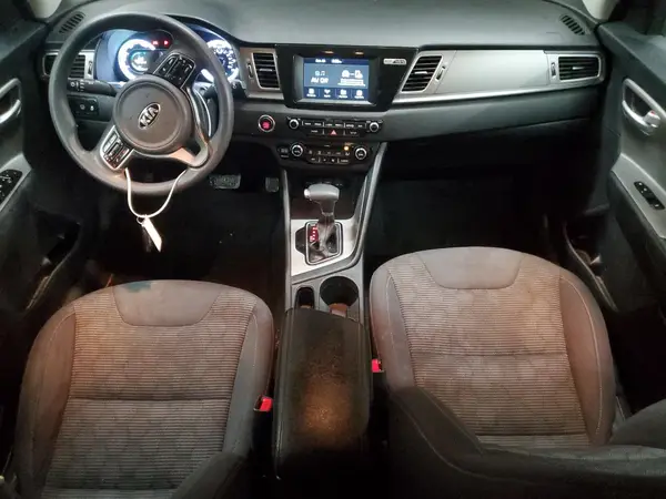 KNDCB3LC8K5217025 2019 KIA NIRO - Image 8