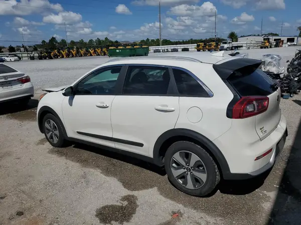 KNDCB3LC8K5217770 2019 KIA NIRO - Image 2