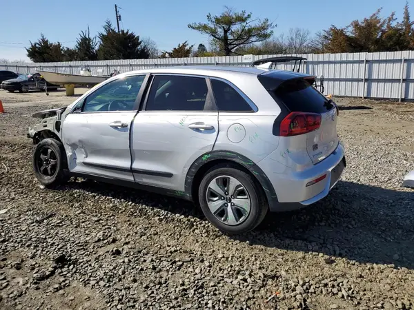 KNDCB3LC8K5220975 2019 KIA NIRO - Image 2