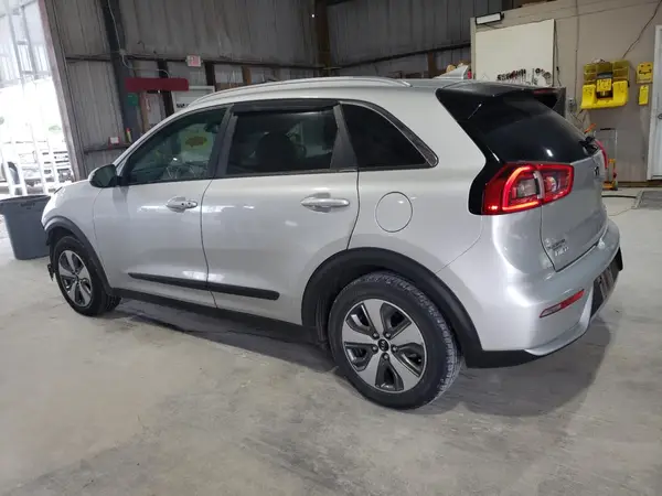 KNDCB3LC8K5223097 2019 KIA NIRO - Image 2