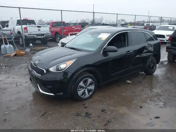 KNDCB3LC8K5232785 2019 KIA NIRO - Image 2