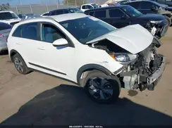 KNDCB3LC8K5240398 2019 KIA NIRO