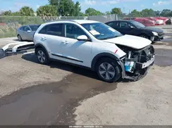 KNDCB3LC8K5242006 2019 KIA NIRO