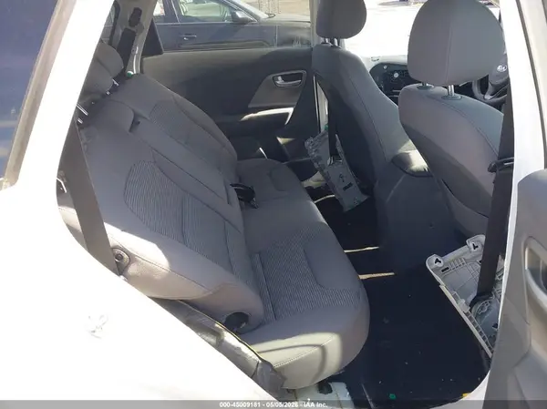 KNDCB3LC8K5242006 2019 KIA NIRO - Image 8