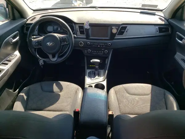 KNDCB3LC8K5244726 2019 KIA NIRO - Image 8