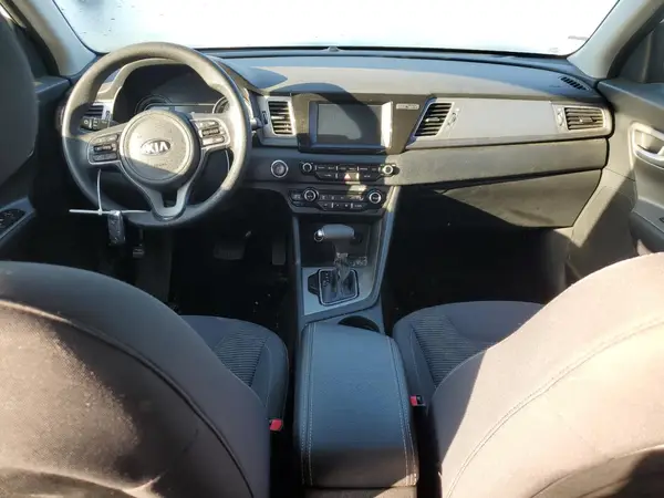 KNDCB3LC8K5246136 2019 KIA NIRO - Image 8