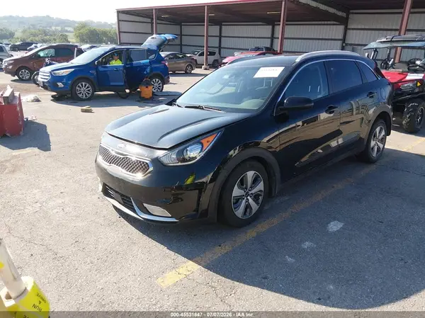 KNDCB3LC8K5250851 2019 KIA NIRO - Image 2