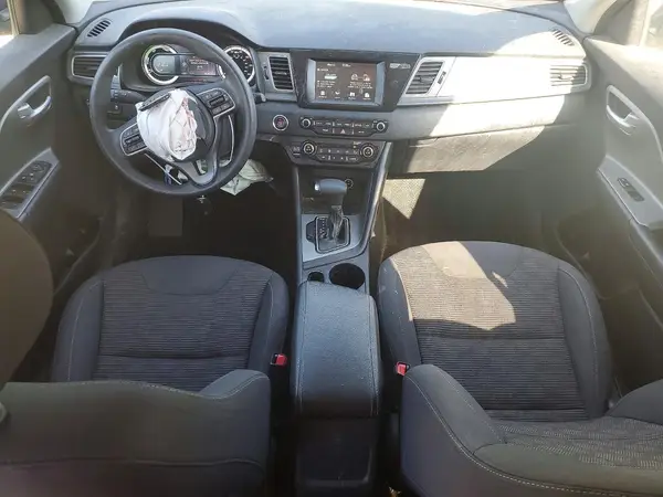 KNDCB3LC8K5261641 2019 KIA NIRO - Image 8