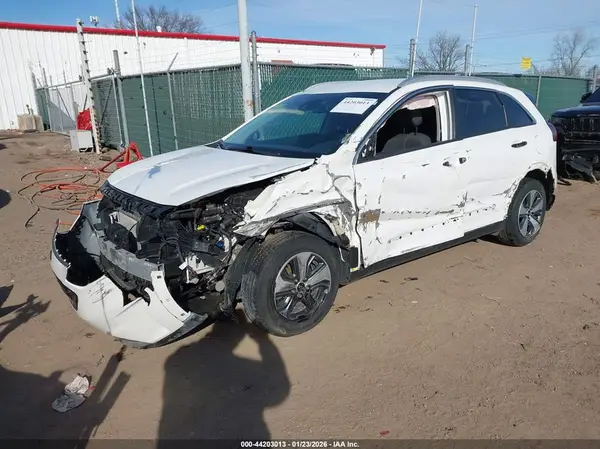 KNDCB3LC8K5263714 2019 KIA NIRO - Image 2