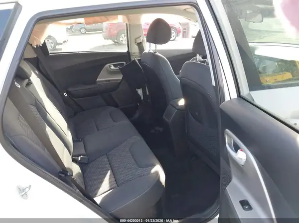 KNDCB3LC8K5263714 2019 KIA NIRO - Image 8